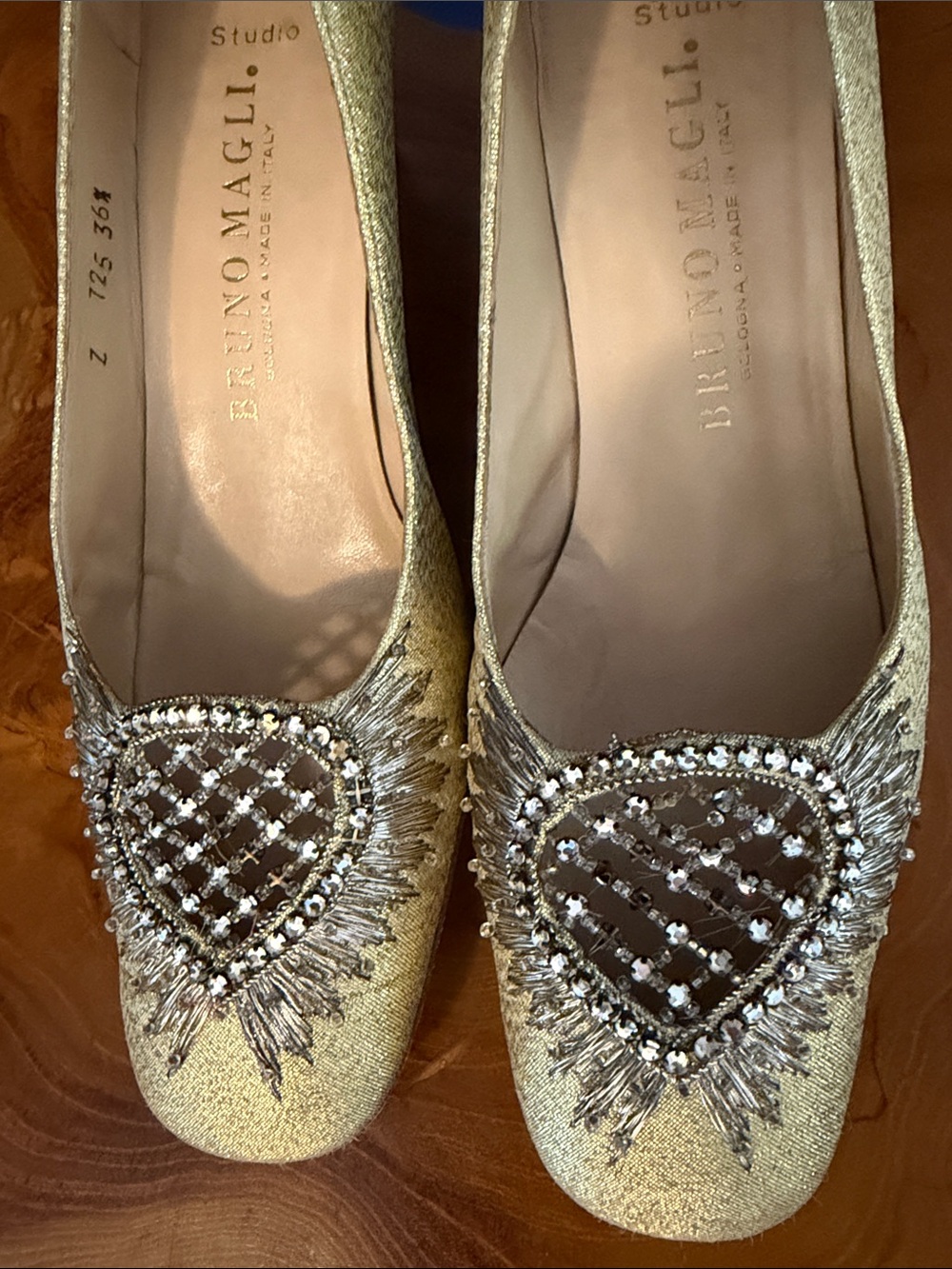Vintage Italian Bruno Magli Gold Embellished Heart-Detail Pumps Size 36 1/2 - Picture 2 of 7